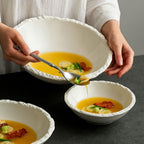 Bowl De Cerámica Con Borde Rústico Y Diseño Orgánico