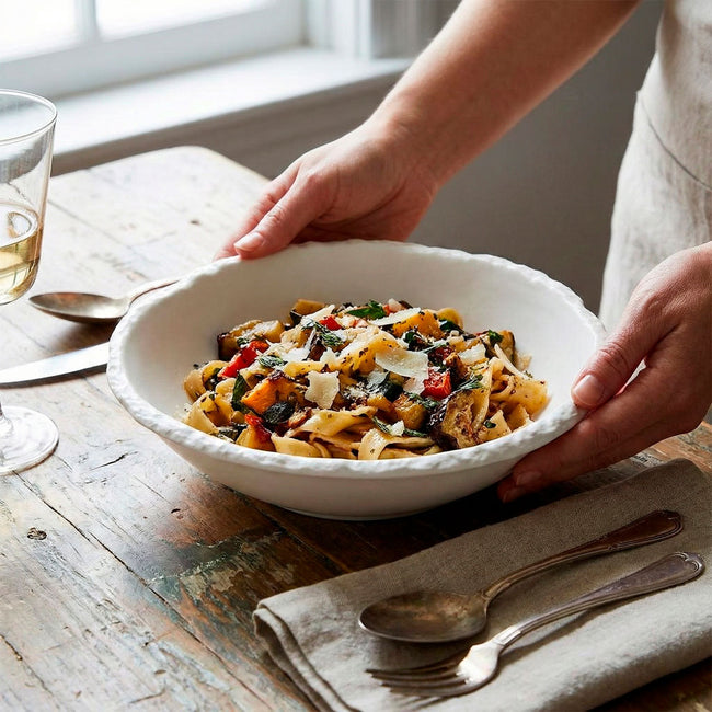 Bowl De Cerámica Con Borde Rústico Y Diseño Orgánico Main Image