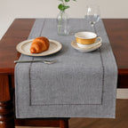 Camino de Mesa de Lino Minimalista con Detalle Calado