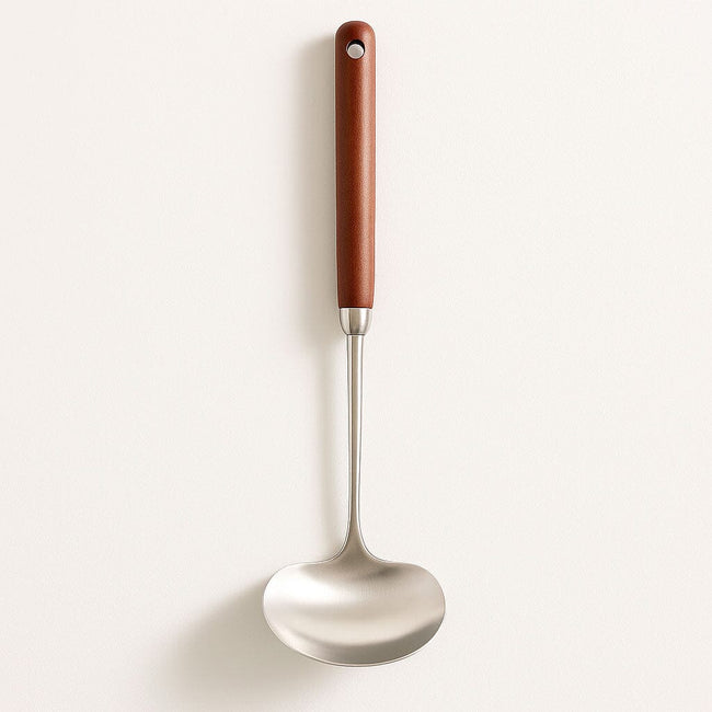 Cuchara para Wok de Acero Inoxidable con Mango de Madera Hover Image