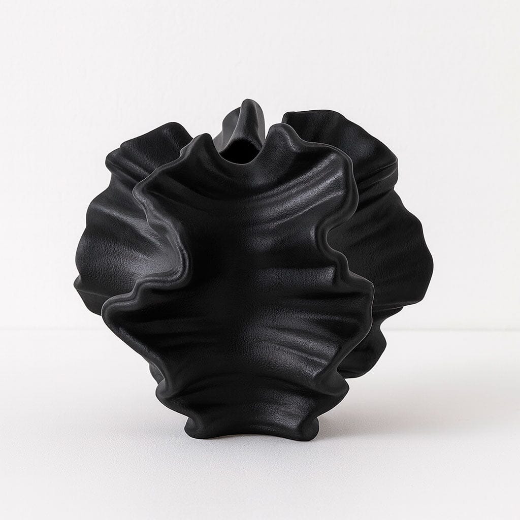 Jarrón de Cerámica Esculpido con Diseño de Ondas