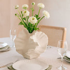 Jarrón de Cerámica Esculpido con Diseño de Ondas