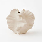 Jarrón de Cerámica Esculpido con Diseño de Ondas