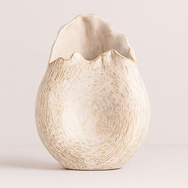 Jarrón de Cerámica Esculpido para Centro de Mesa Hover Image