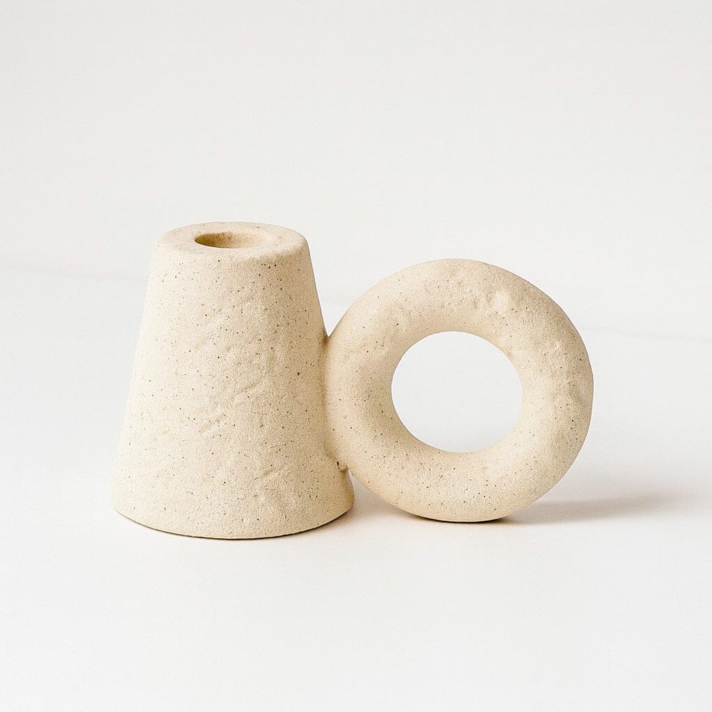 Portavelas de Cerámica con Diseño Escultórico