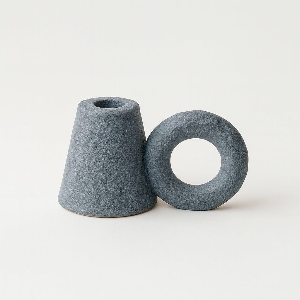 Portavelas de Cerámica con Diseño Escultórico