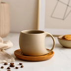 Taza De Cerámica Con Asa Anatómica Y Base De Madera