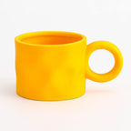 Taza De Cerámica Con Diseño Orgánico Y Asa Circular