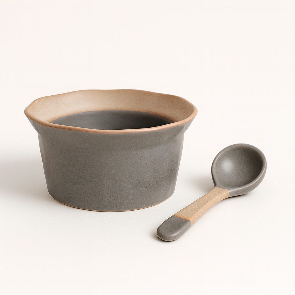 Tazón de Cerámica con Cuchara y Diseño Orgánico